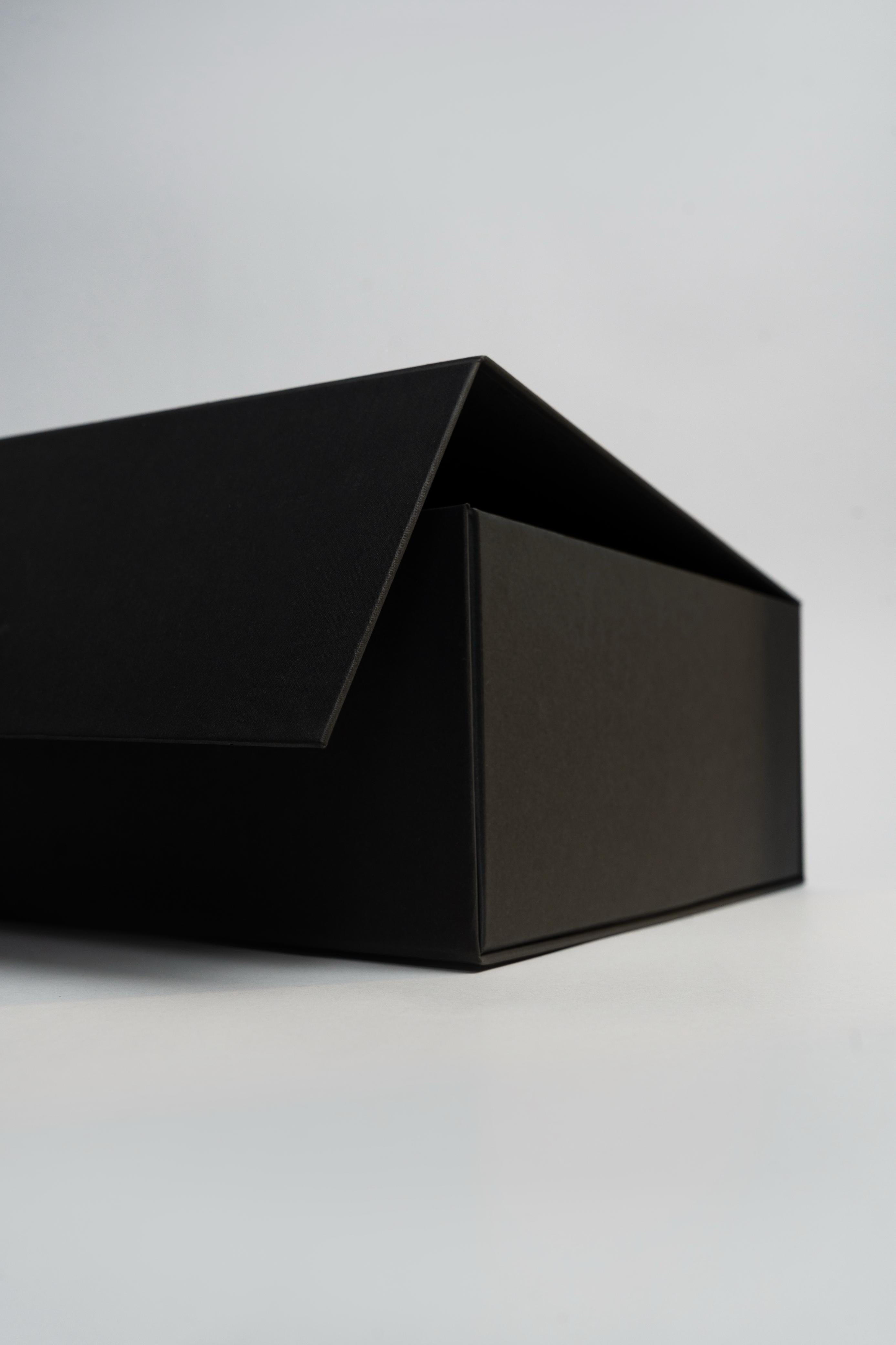 Black Magnet Collapsible Box