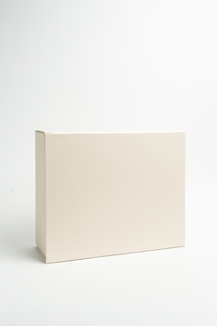 Off-White Magnet Collapsible Box