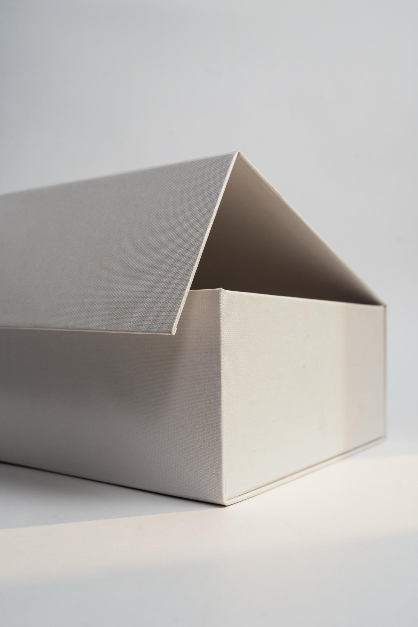 White Magnet Collapsible Box